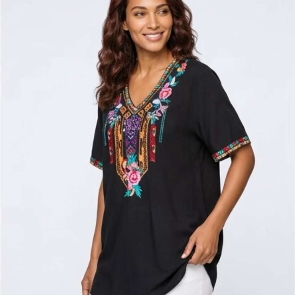 Grosy Black Short-Sleeve Tunic with‎ Colorful Embroidered V-Neck